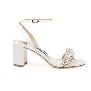 NWT Badgley Mischka Clara Heels in Ivory